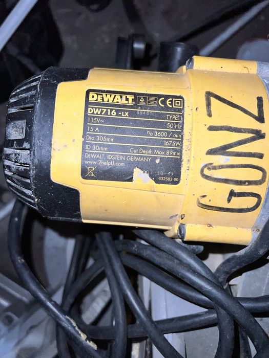 Scule electrice profesionale DeWalt si Makita ,fierastrau circular 305