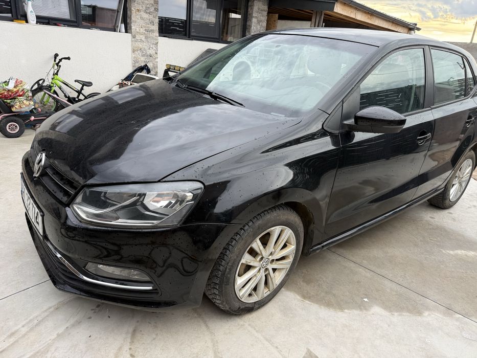 VOLKSWAGEN Polo 2015