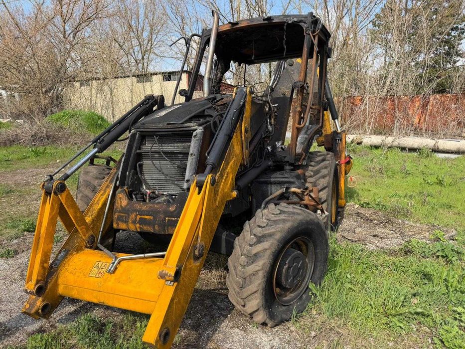 Продавам комбиниран багер JCB 3CX
