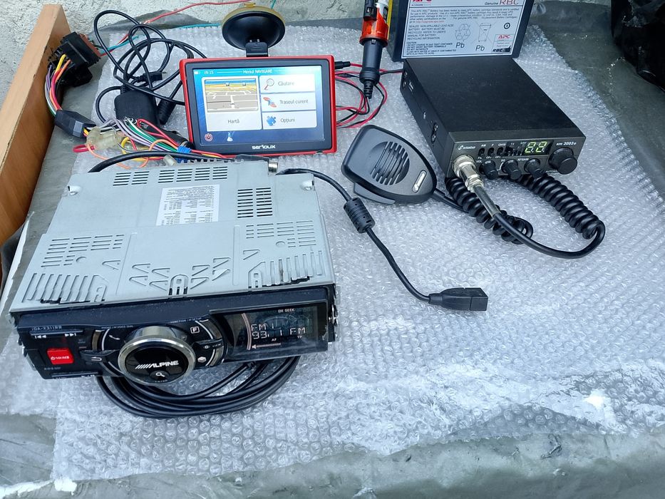 Vând mp player  Alpine  , GPS auto redresor baterii 12V pt. autorulote , module și telecomenzi webasto ,.