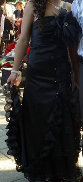 Черна  и цвят шампанско  бална  рокля