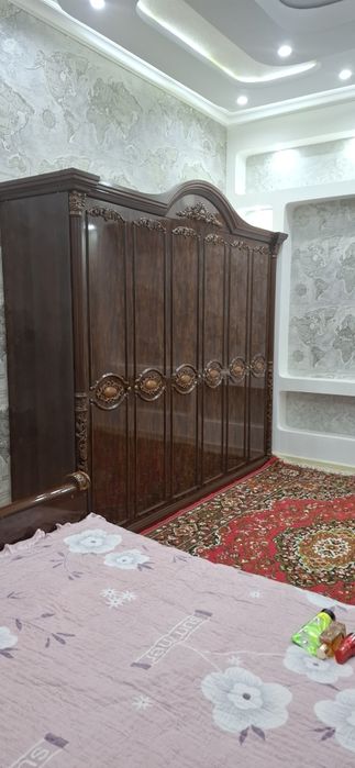 Спальный гарнитур сотилади.