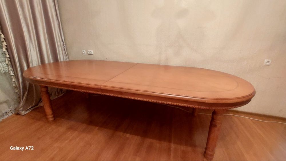 Стол со стульями