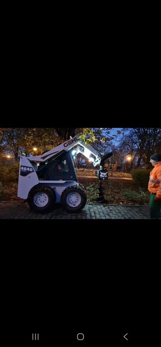Miniexcavator Bobcat de inchiriat  pentru nivelare teren /demolari/defrisare/sapaturi/fundatii/canalizari/descarcare mecanizata paleti etc