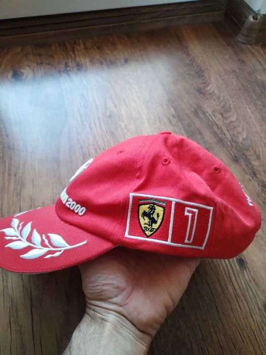 FERRARI F1 - страхота колекционерска шапка универсален размер