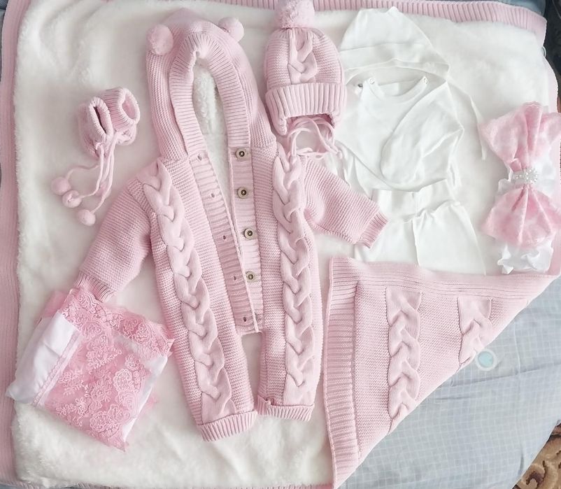 Продам красивый вязаный конверт на девочку