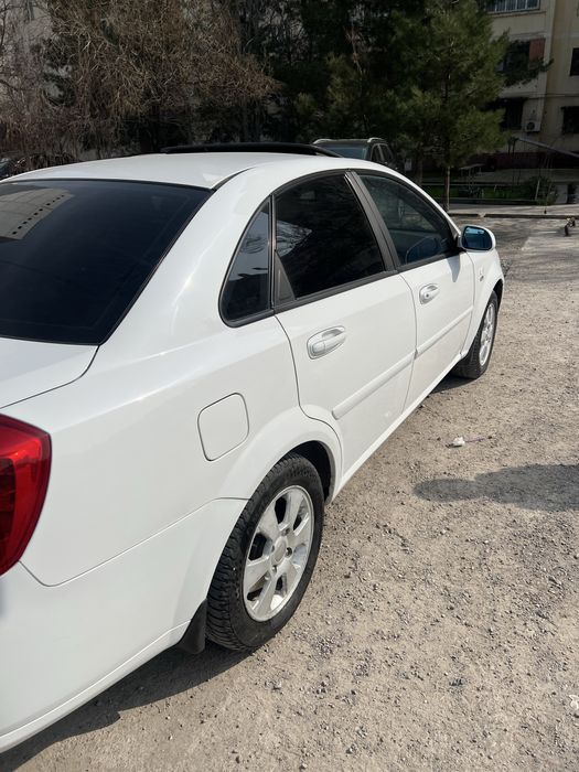 avtomobil chevrolet Lasseti