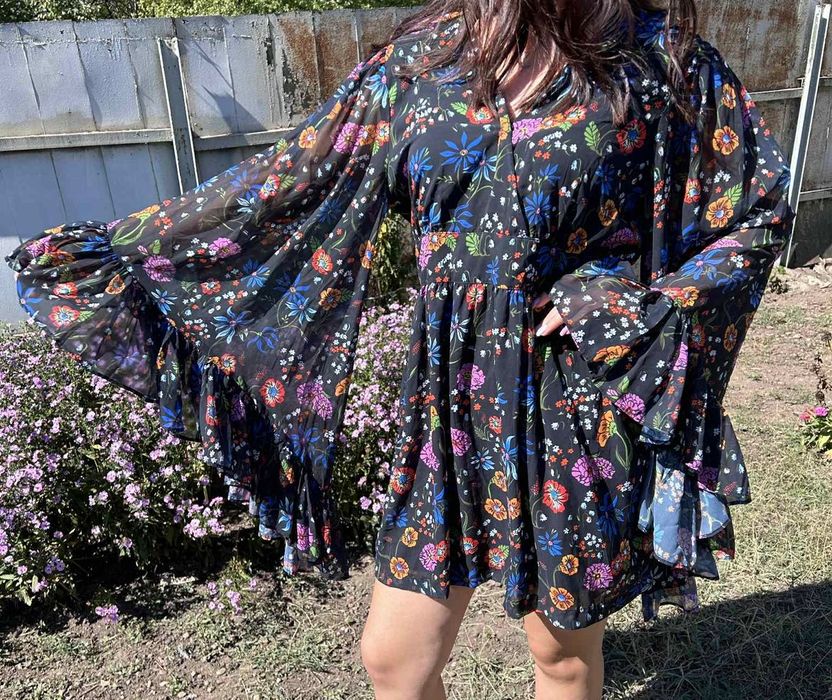 Дамска ефирна рокля с дълги ръкави