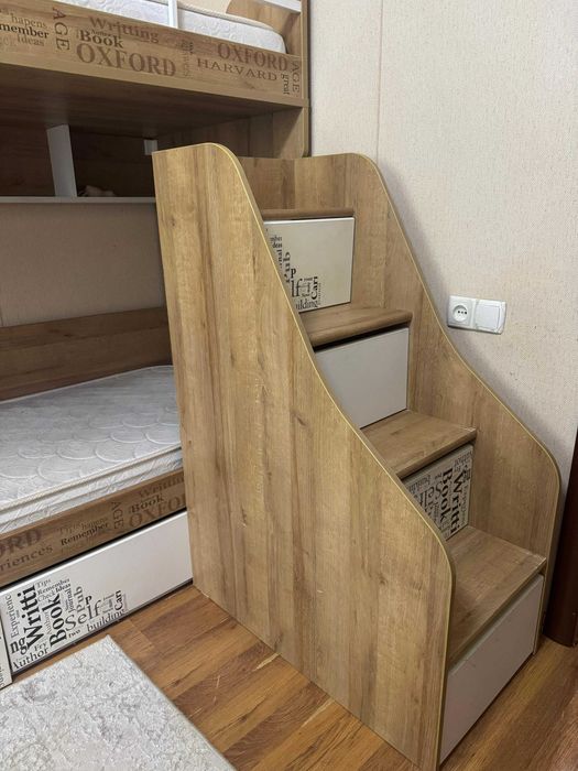 Продам двухярусную кровать