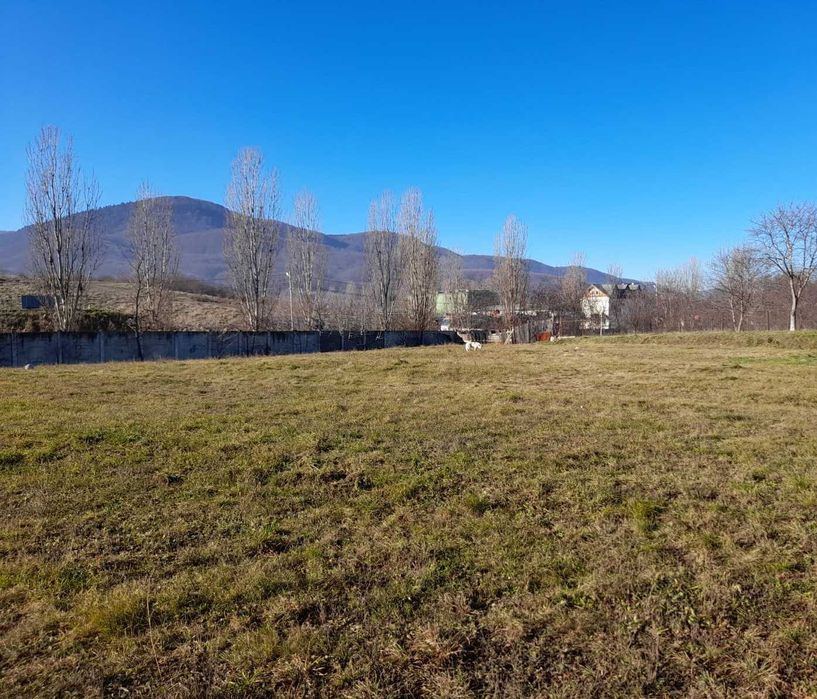 Vand Teren Intravilan Piatra Neamt 2800 m2 - 15 Euro/m2