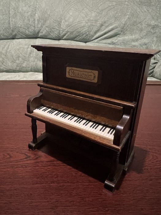 Музикална играчка пиано