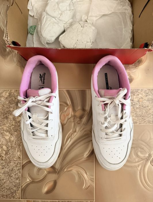 Продаю кроссовки ( оригинал reebok)