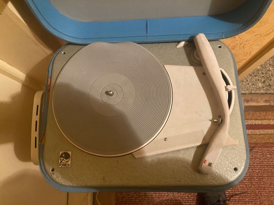 Старинен ретро грамофон