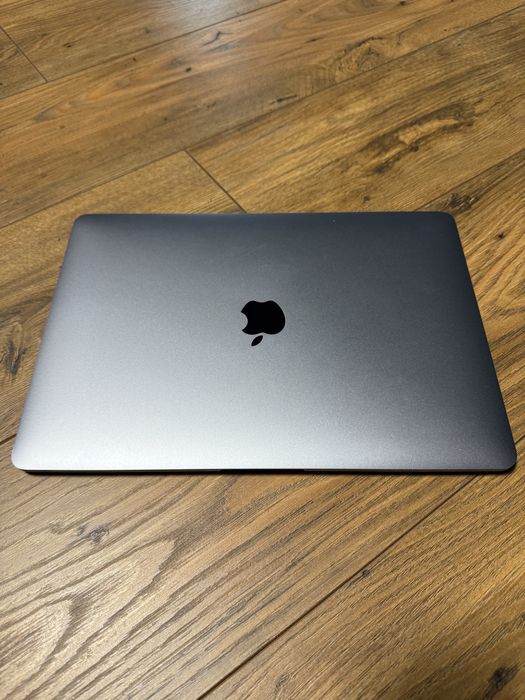 Macbook air 13”, 16gb ram, 512gb stocare, 8core cpu si gpu