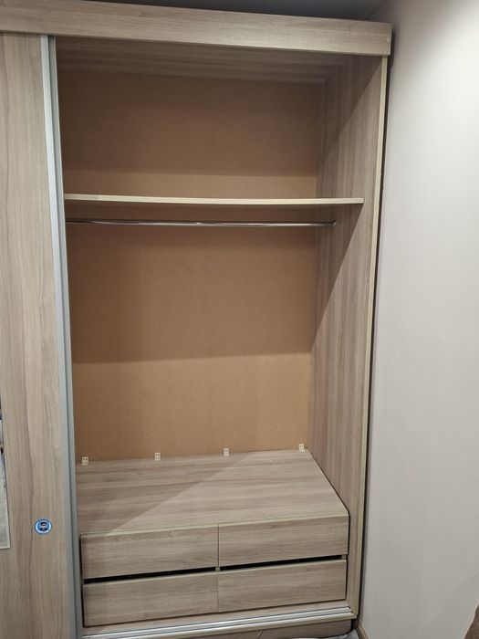 Гардероб с плъзгащи врати