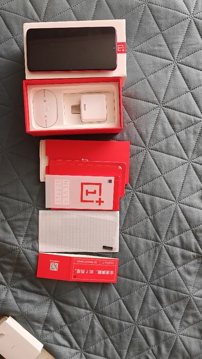 Телефон Oneplus 7 с памятью 8/256 Гб.