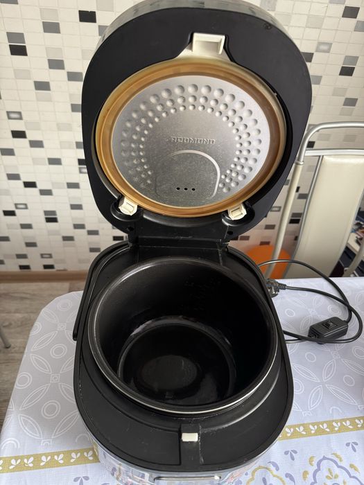 Мультиварка Redmond