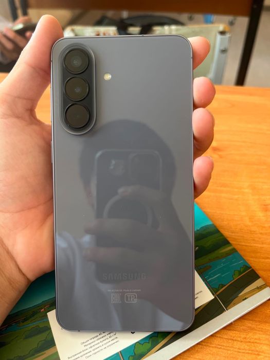 Samsung a57 8/128гб