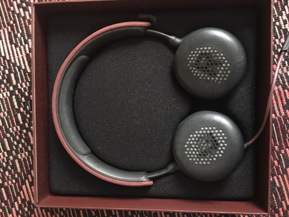 Casti Cu Fir BeoPlay H2 By Bang And Olufsen Deep Red