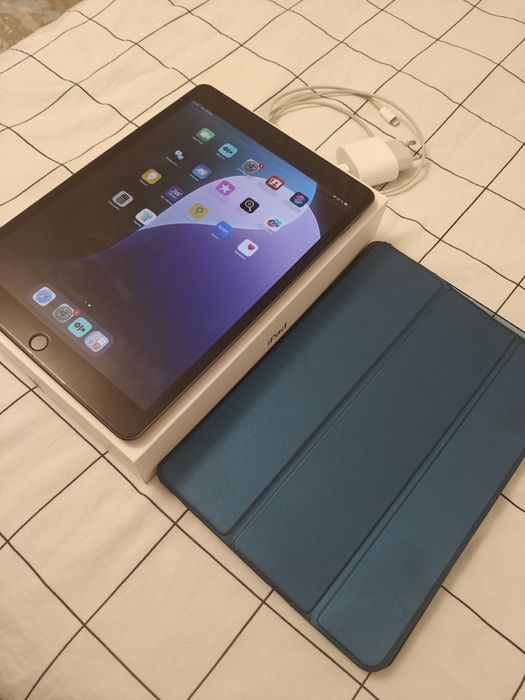 Vând tableta iPad 8th Gen in stare excelentă