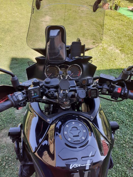 Motocicleta Suzuki V Strome