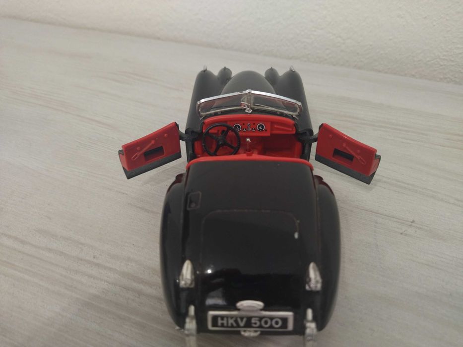 Метална количка Jaguar XK120 -1/24 !!!