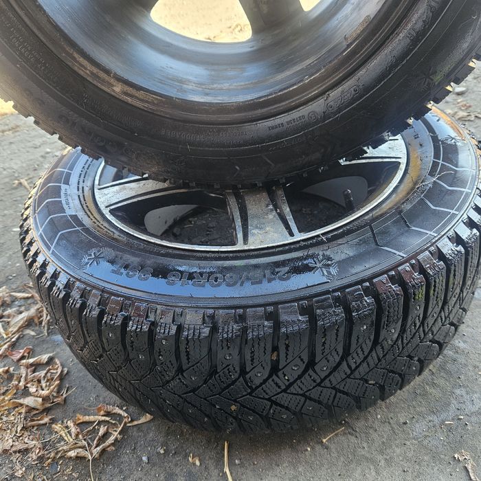 Комплект зимних шин с лисками
