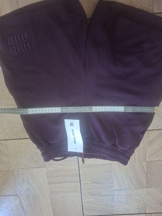 Compleu damă ,nou cu etichetă de culoare vișiniu