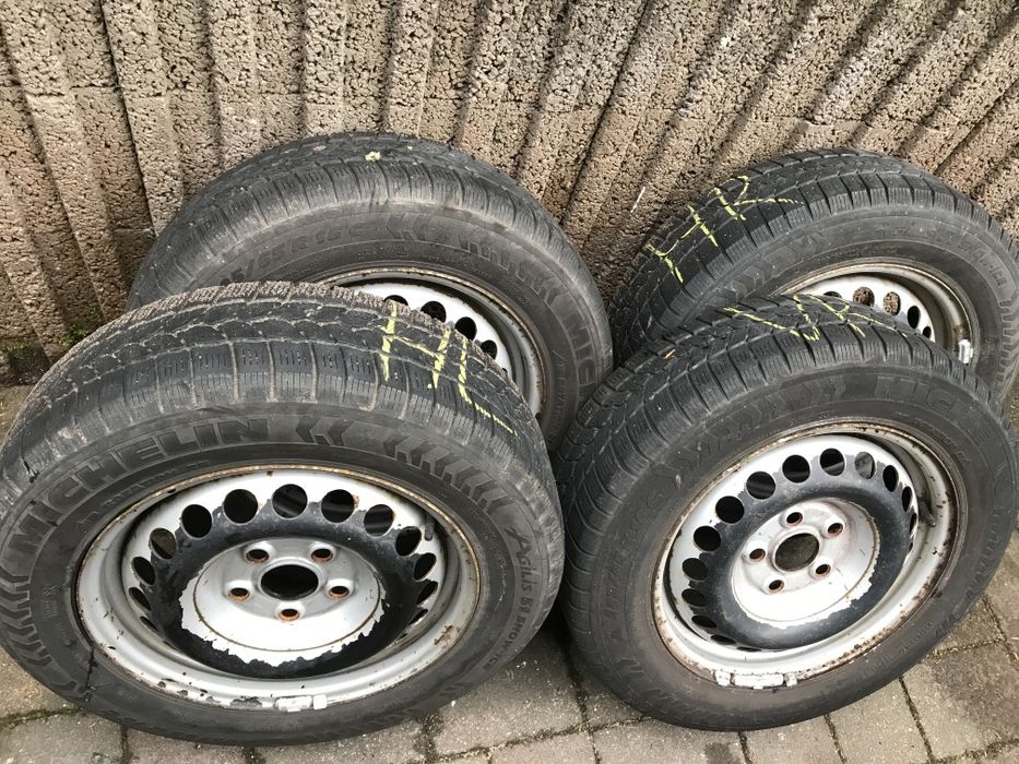 De vânzare mai multe tipuri de jante aliaj sau otel cu cauciucuri