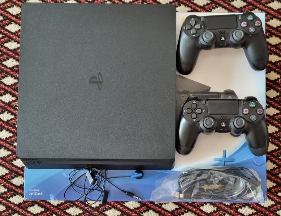 Play Station 4 slim