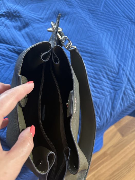 Дамска чанта  Guess