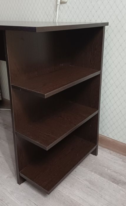 Продам стол компьютерный