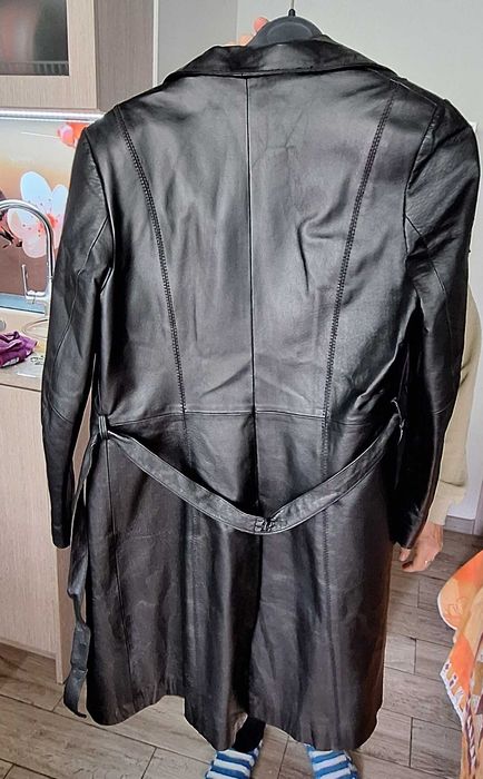 Черно кожено манто