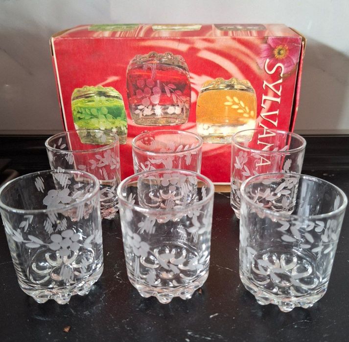 Чайник, хрустальные вазы, фужеры, стопки