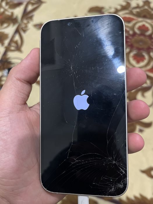 Продам iPhone 13