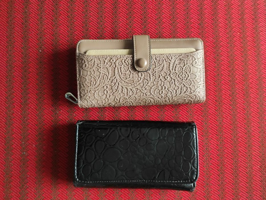 Plicuri, portmonee cu multe sertare diversificate