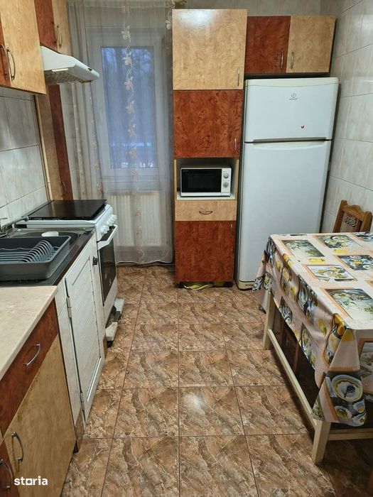 Apartament cu 4 camere, etaj 3, VASLUI zona CENTRU - DONICI;