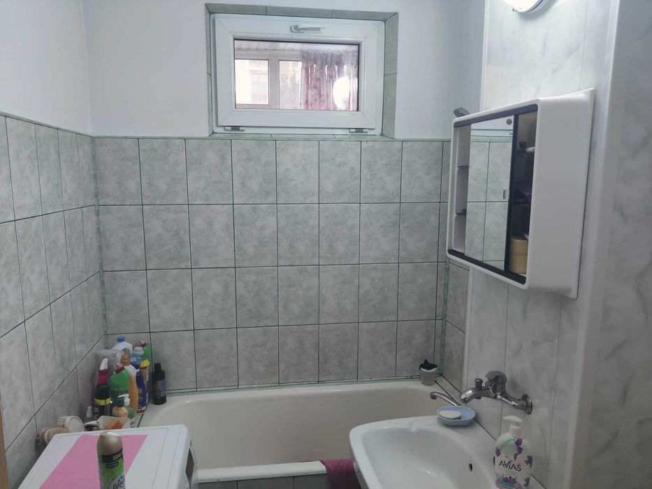 Vand apartament 2 camere decomandat semicentral Roman