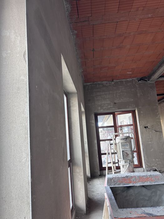 Executam lucrari tencuala mecanizate