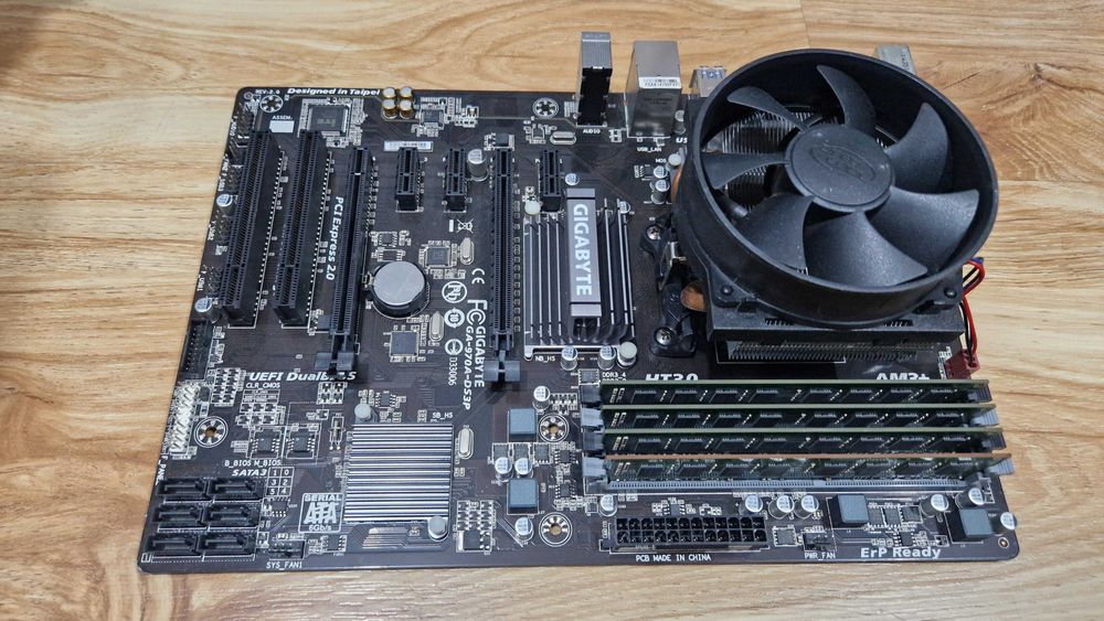 KIT AM3+ 4 Core FX-4320 +Placa+8GB DDR3+Cooler !! CA NOU !! la 200lei