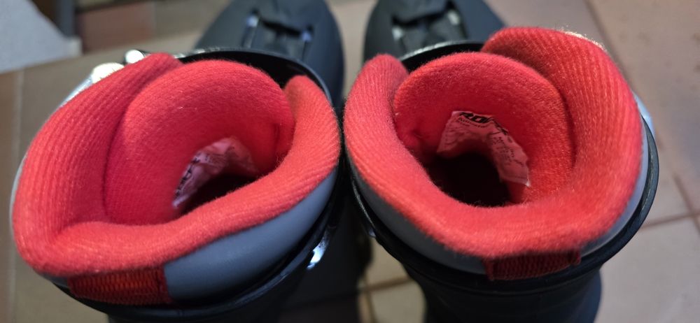 Patine copii Roces MCK II 30-35 reglabile negre ca noi - ascutite