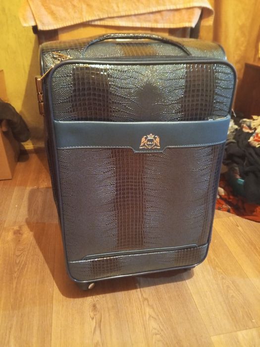 Продам чемодан новый  35к