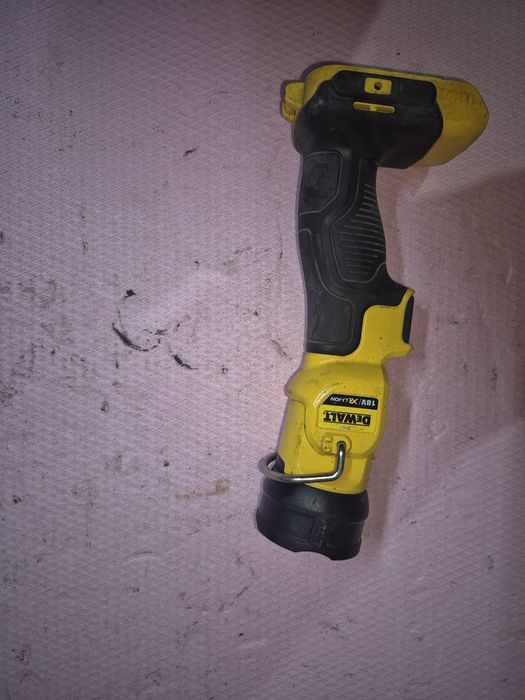 Lanterna DEWALT  18 V  DCL 040