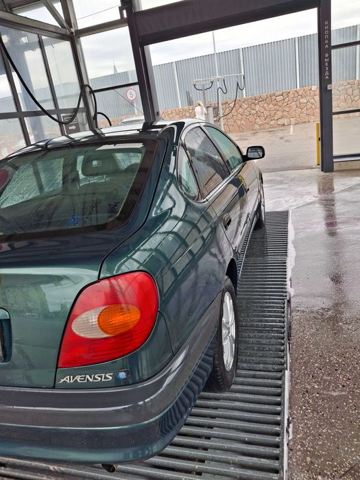 Продам автомобиль тойота авенсис хэтчбек,обьем 1.6