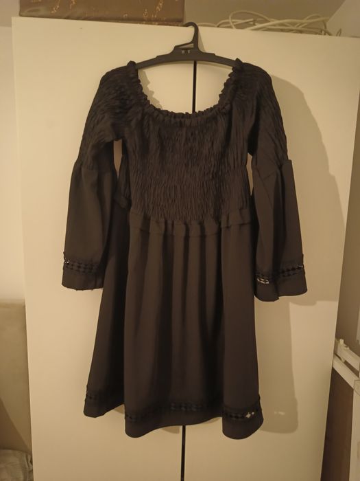 Vând rochii de seara  și de cununie civila  culoare alba ,