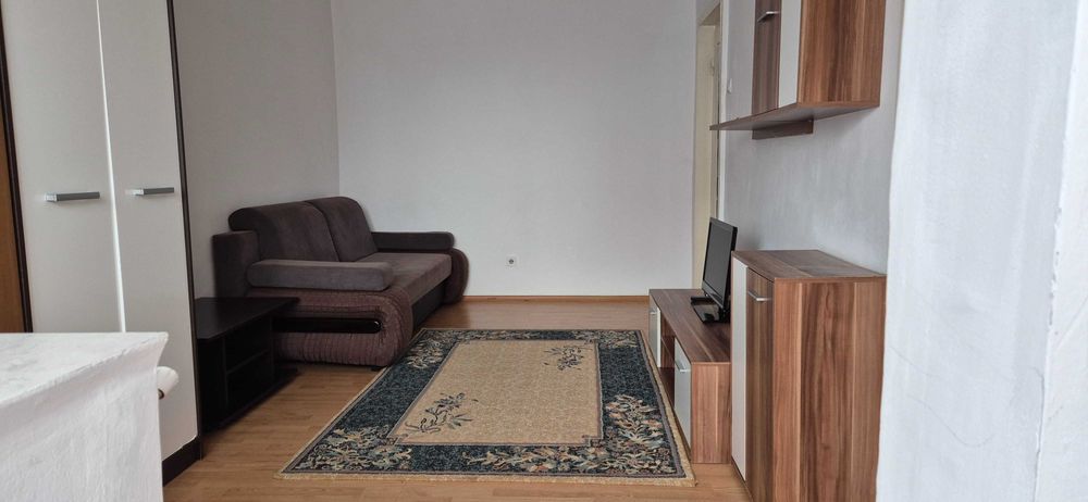 Inchiriez garsoniera decomandata