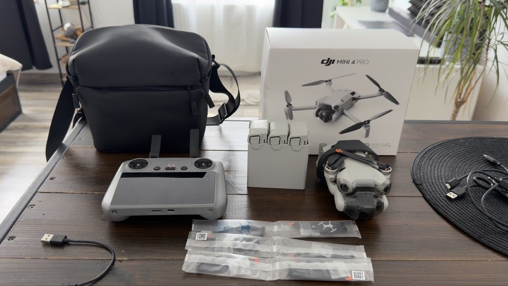 Dji mini 4 pro cu garantie  fly more combo