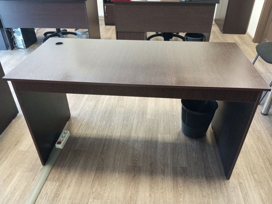 Продам офисные столы б/у, срочно!