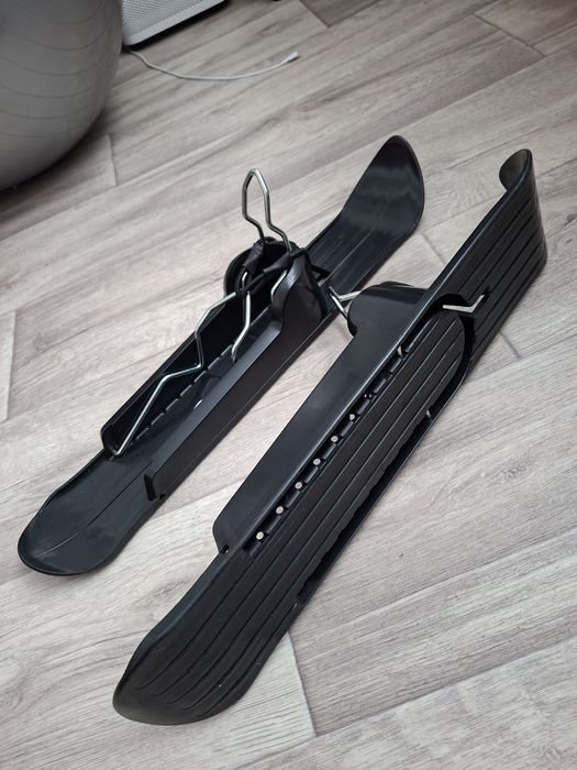 Продаю лыжи на коляску