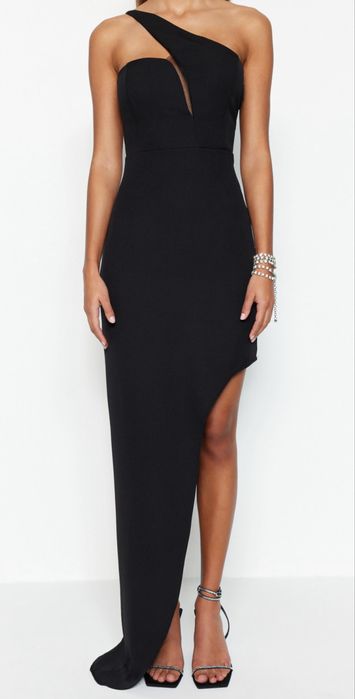 Елегантна рокля по тялото